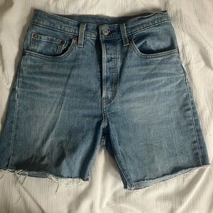 Levis Middi Jean Shorts